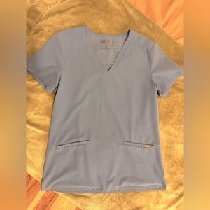 Women’s XS FIGS two pocket scrub top- BABY BLUE!